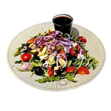 Griechischer Salat Griechischer Bauernsalat mit Feta, Oliven und Gemüse.